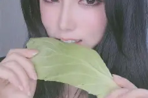 “船长”德普与女律师恋情实锤两任新欢无缝衔接“海后”凉凉